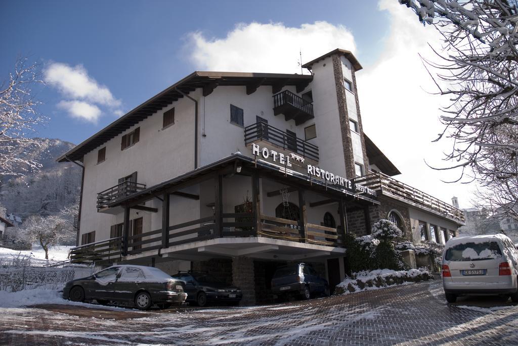 Hotel Ristorante Sassi Rossi Taceno Exterior photo