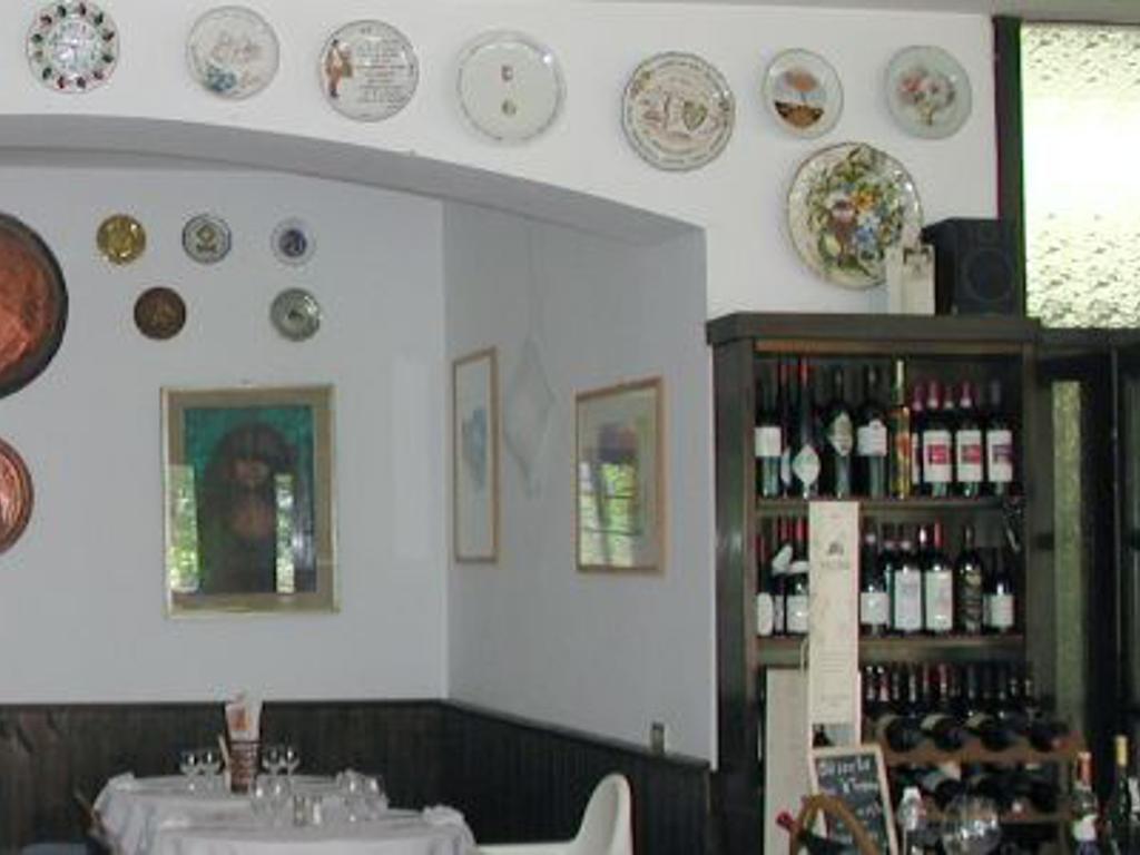 Hotel Ristorante Sassi Rossi Taceno Exterior photo