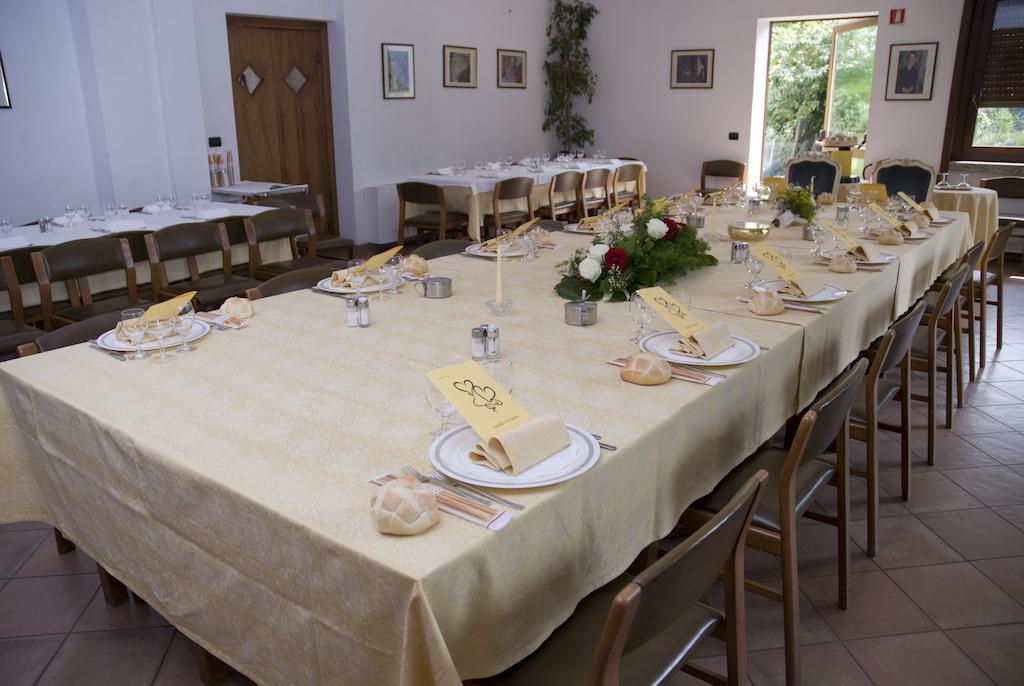 Hotel Ristorante Sassi Rossi Taceno Exterior photo